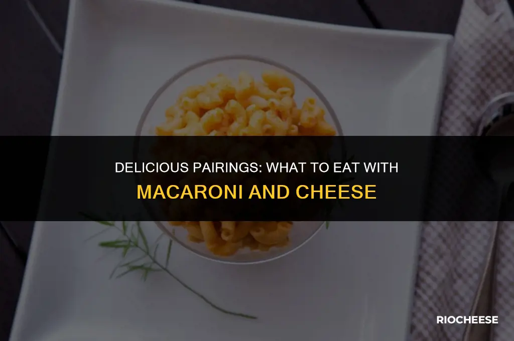 what do you eat with macaroni cheese