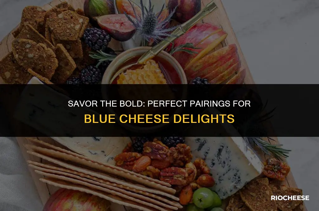 what to pair with blue cheese